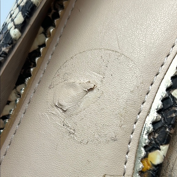 New Tahari Sofiya Kitten Heel Pumps 9 Snakeskin Pointy Toe Beige Black Classic - Picture 14 of 16